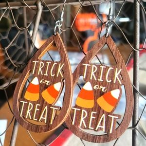 B1G1! Halloween Autumn Trick or Treat Dangle Earrings!
